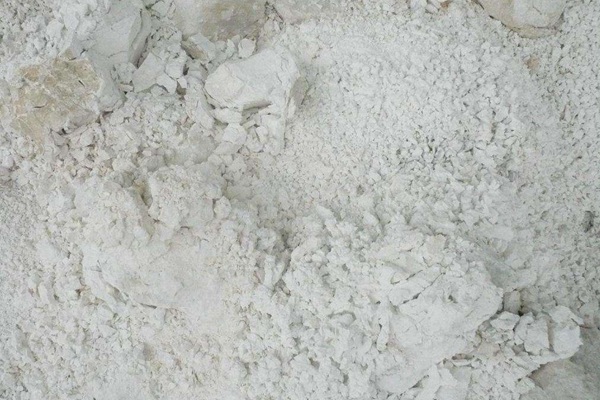 用生石灰來改善土壤環境時需要注意些什么？